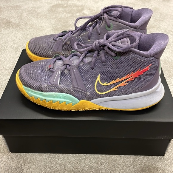 Nike Kyrie 7 Basketball Sneakers - size 4 Youth - Picture 2 of 8